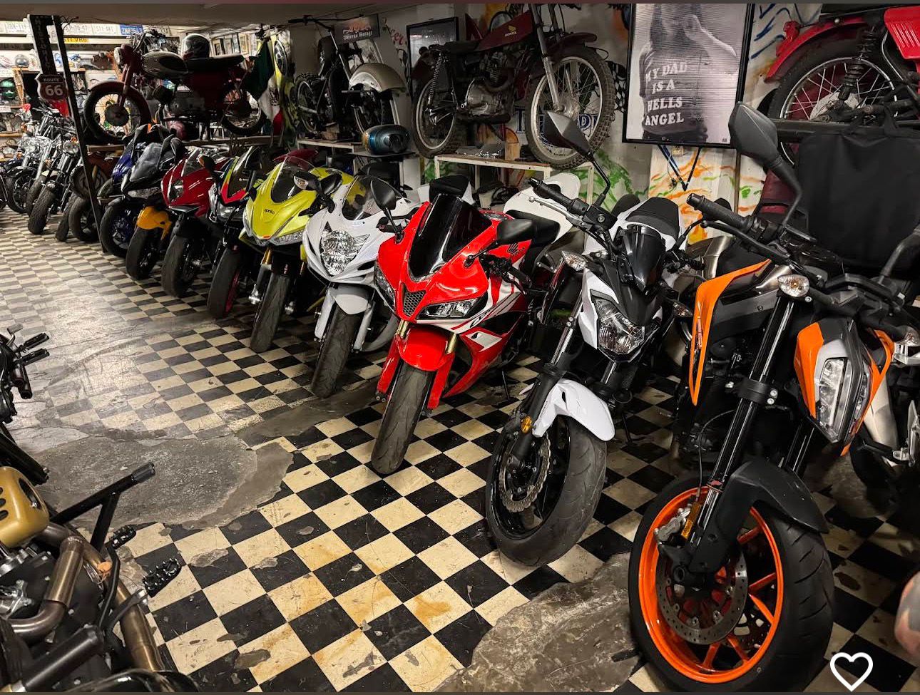 Motos